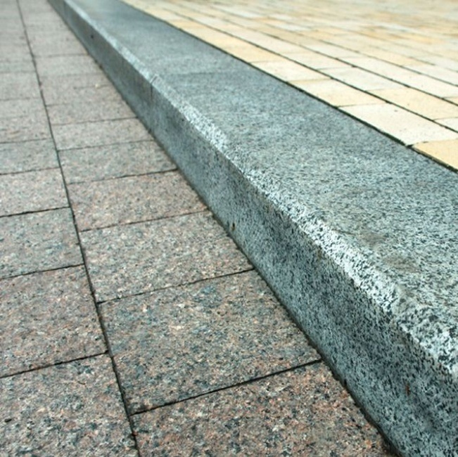 Бордюри з природнього каменю